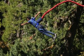 Pourquoi faire le saut à l'élastique pendant vos vacances