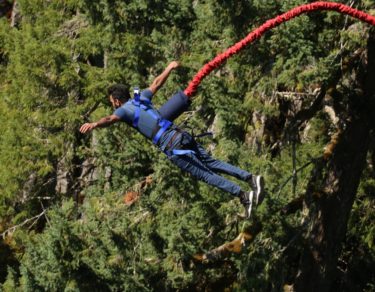 Pourquoi faire le saut à l'élastique pendant vos vacances