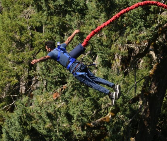 Pourquoi faire le saut à l'élastique pendant vos vacances